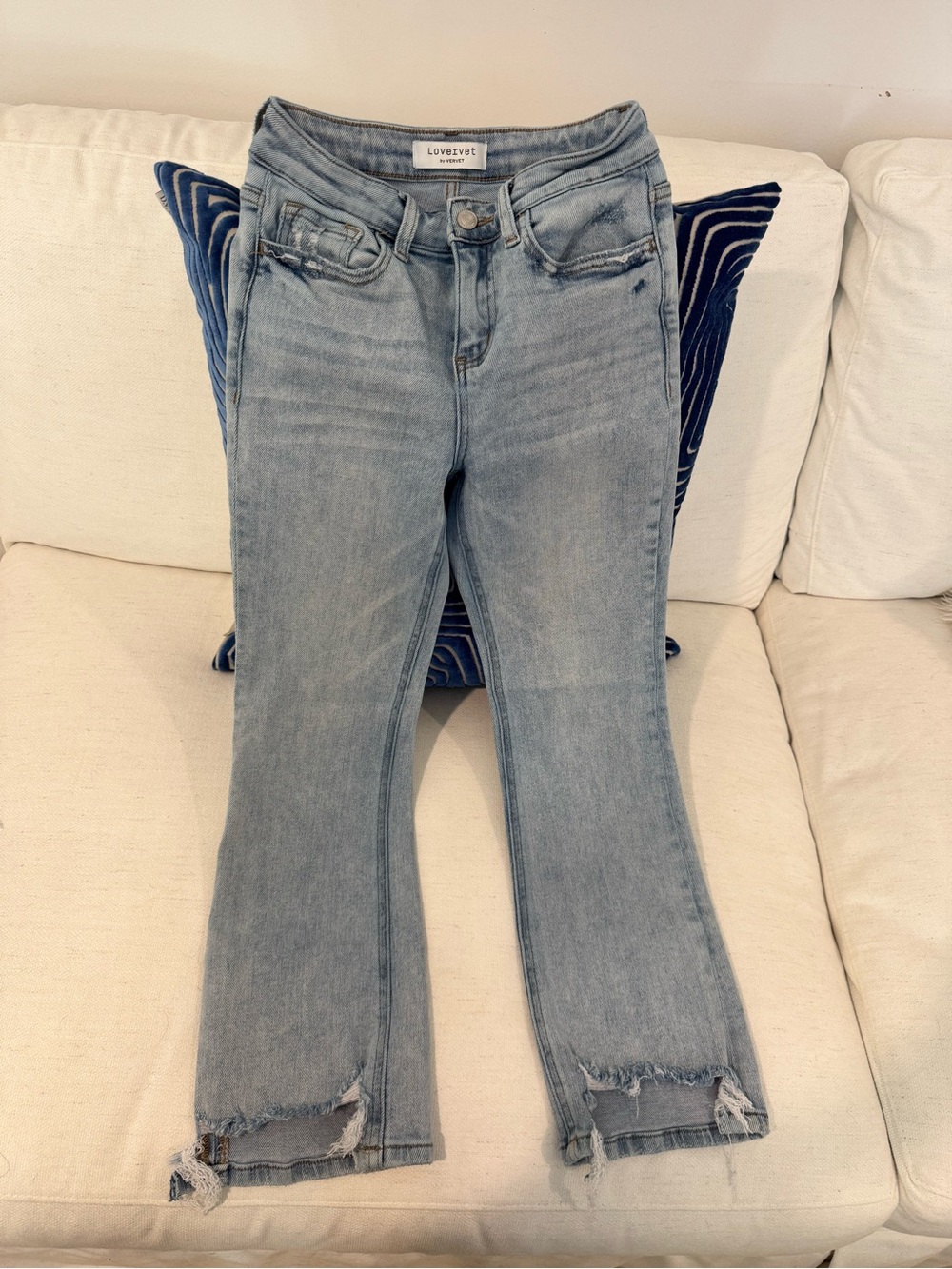 Lovervet Light Blue Cropped Jeans with Frayed Hem